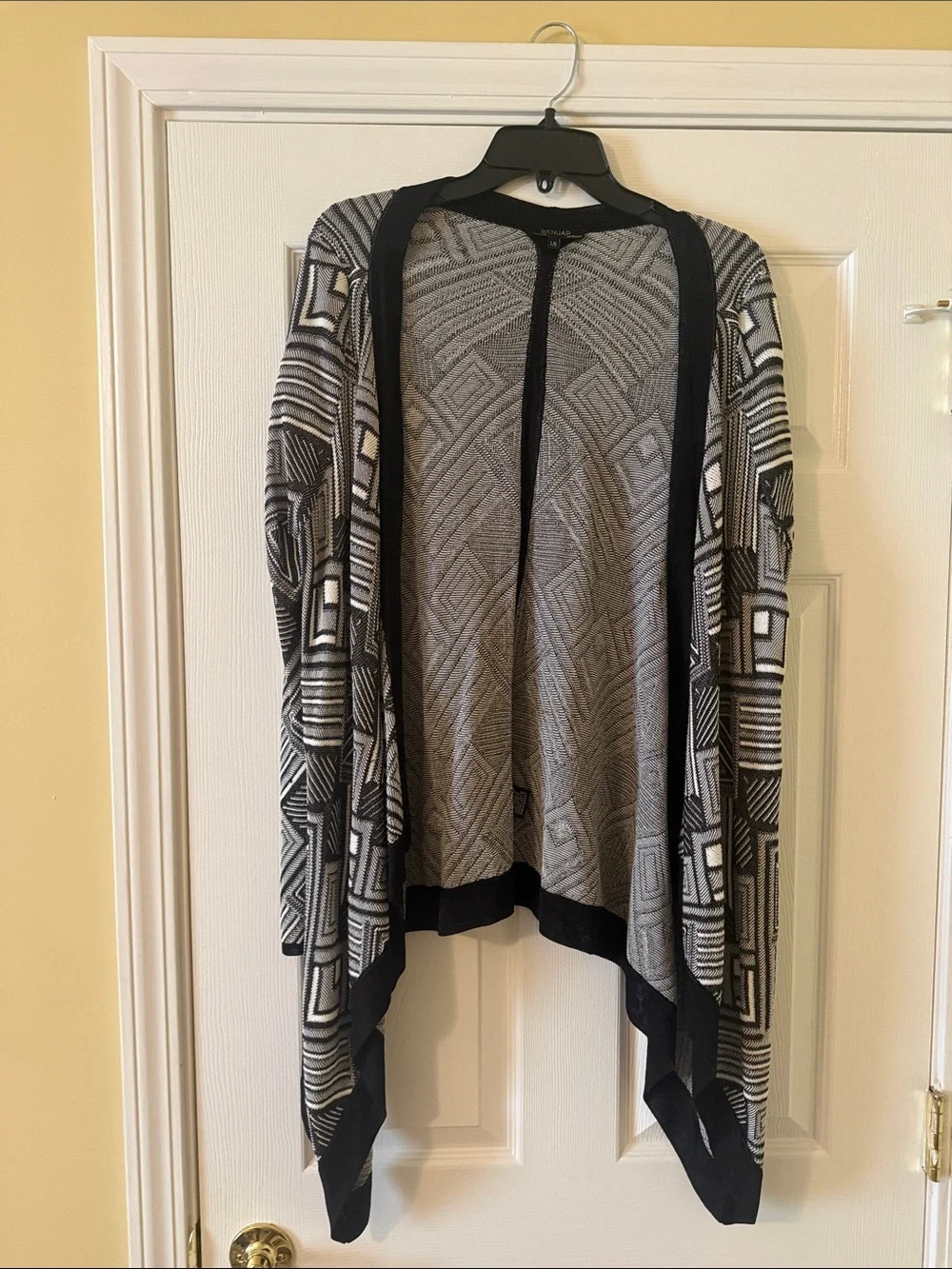Renuar Black & Gray Geometric Open-Front Cardigan